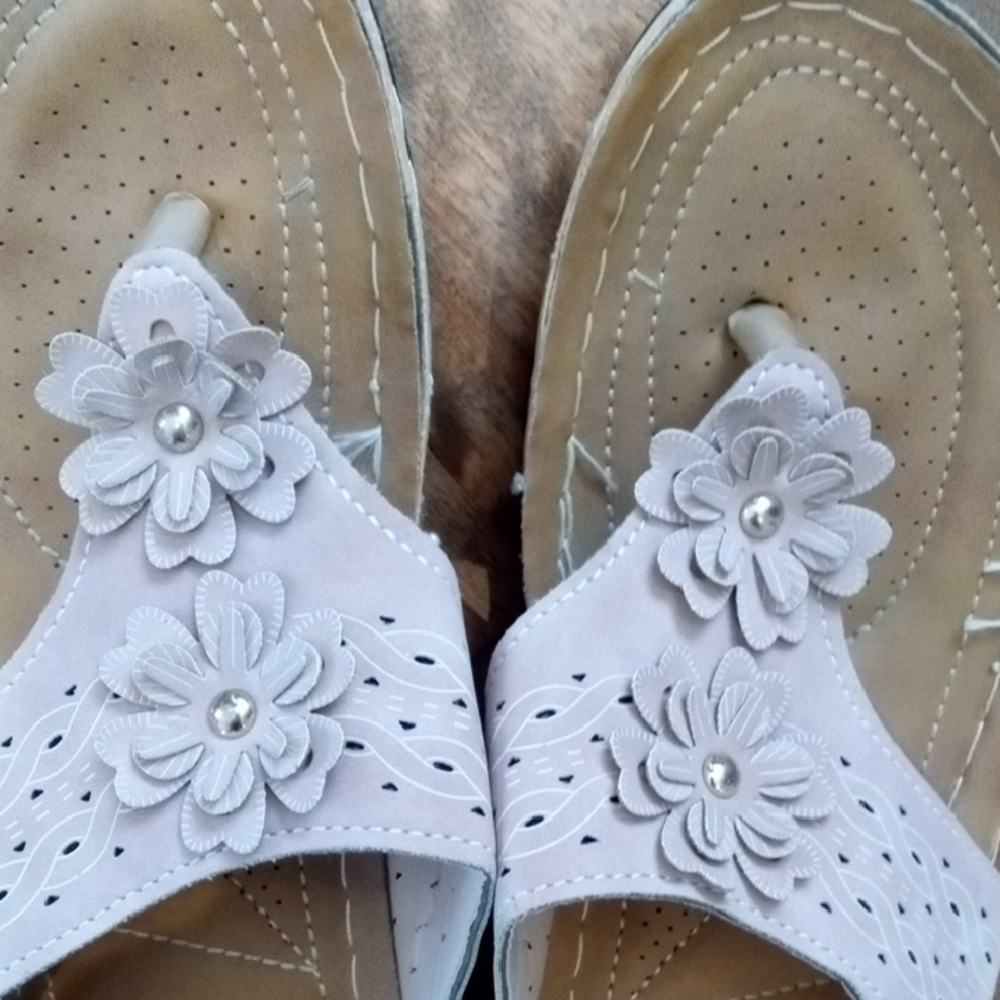Lot of 4 Women's Casual Sandals - Picture 7 of 16